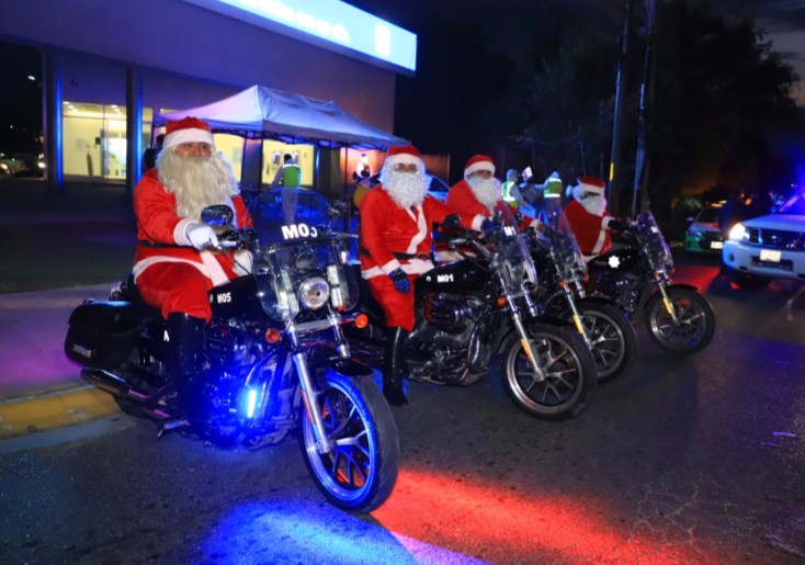  TRÁNSITOS DE GUADALUPE VISTEN DE SANTA CLAUS PARA LLEVAR ALEGRÍA A NIÑAS Y NIÑOS