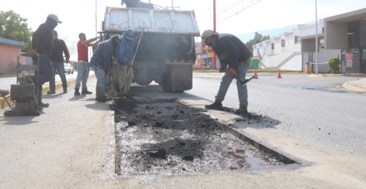  GOBIERNO DE ESCOBEDO ARRANCA PROGRAMA DE BACHEO PARA REPARAR 6 MIL M2 DE PAVIMENTO