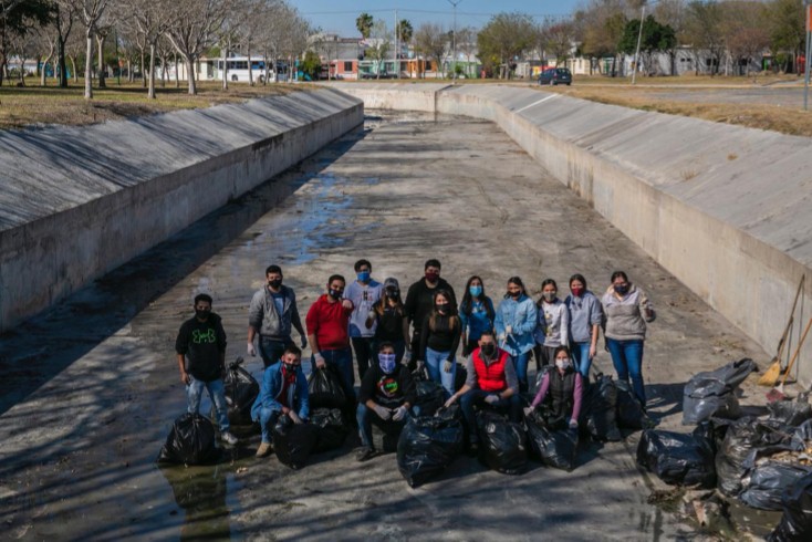  LIMPIAN ARROYO DE APODACA JÓVENES VOLUNTARIOS