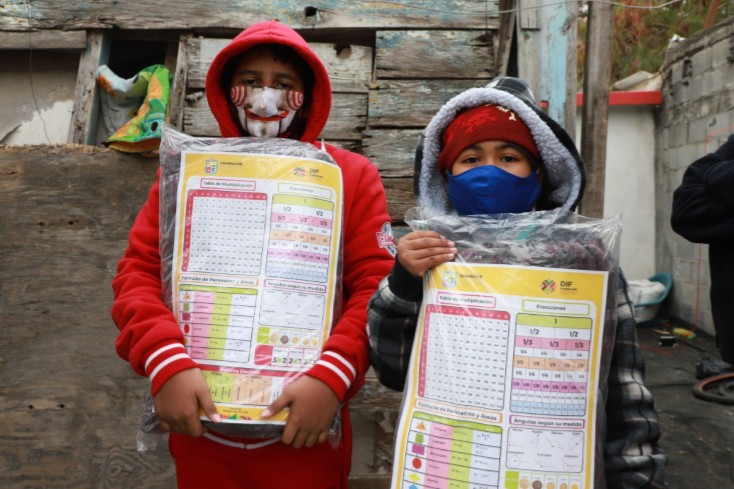  NIÑAS Y NIÑOS DE GUADALUPE RECIBEN KITS ESCOLARES