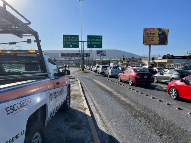  RETIRAN SEÑALAMIENTO TIPO BANDERA DE SIETE METROS EN AV. SENDERO