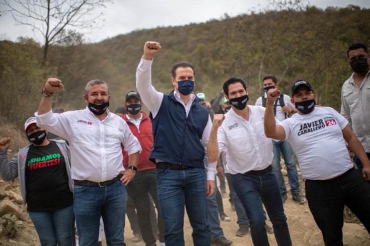  ADRIÁN DE LA GARZA SE COMPROMETE EN SANTIAGO A AMPLIAR SERVICIOS DE SALUD Y EDUCACIÓN