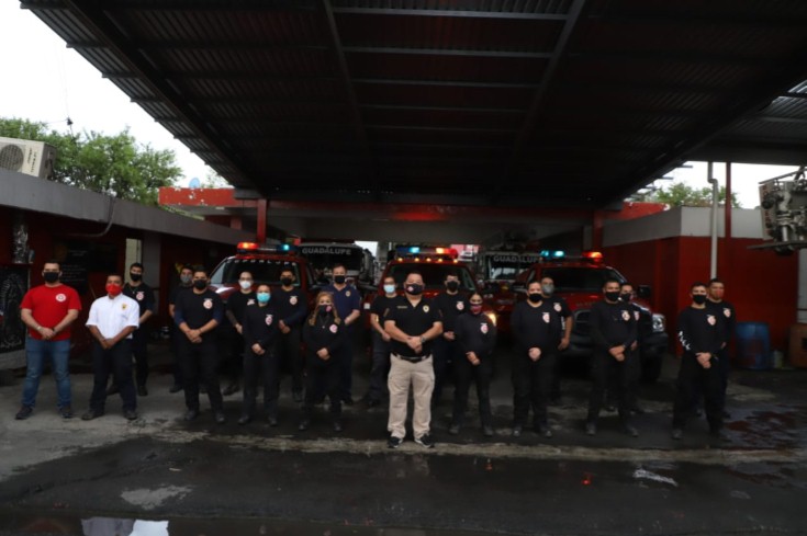  BOMBEROS GUADALUPE SE SUMA AL COMBATE DE INCENDIO EN SANTIAGO