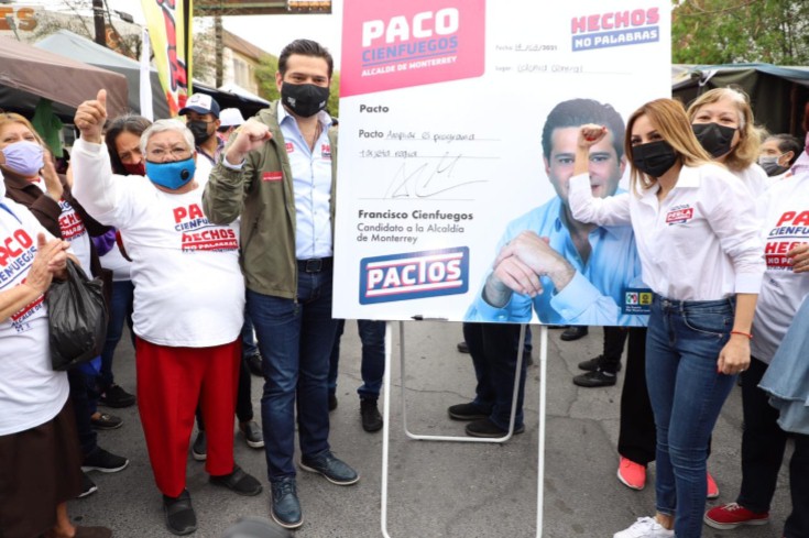  PACO CIENFUEGOS PACTA AMPLIAR APOYO A MUJERES CON TARJETA REGIA