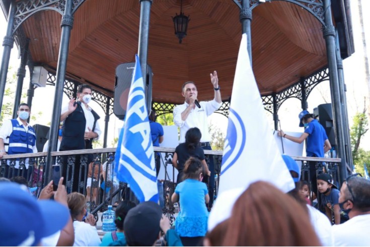  ACUDE LARRAZABAL A MACRO EVENTO EN SALINAS VICTORIA Y SE COMPROMETE A LA CONSTITUCIÓN Y EQUIPAMIENTO DE UNA UNIDAD MÉDICA DE EMERGENCIAS Y MATERNIDAD “EMMA”