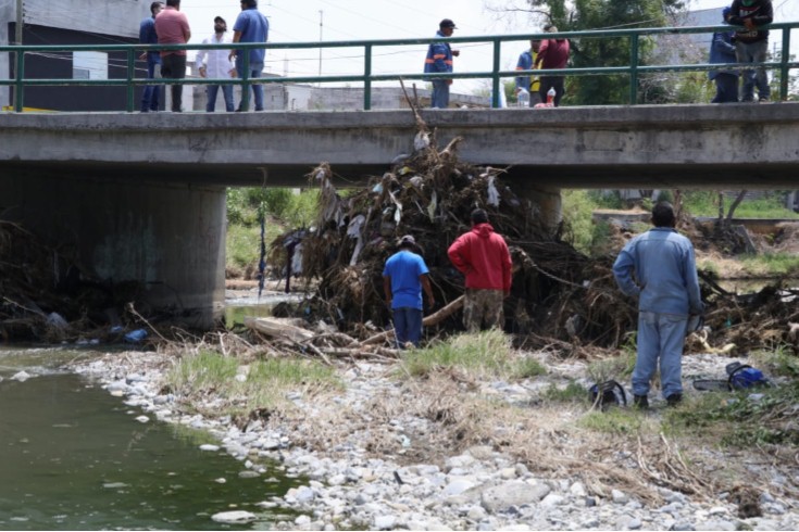  DESAZOLVAN ARROYO LAS TINAJAS EN GUADALUPE