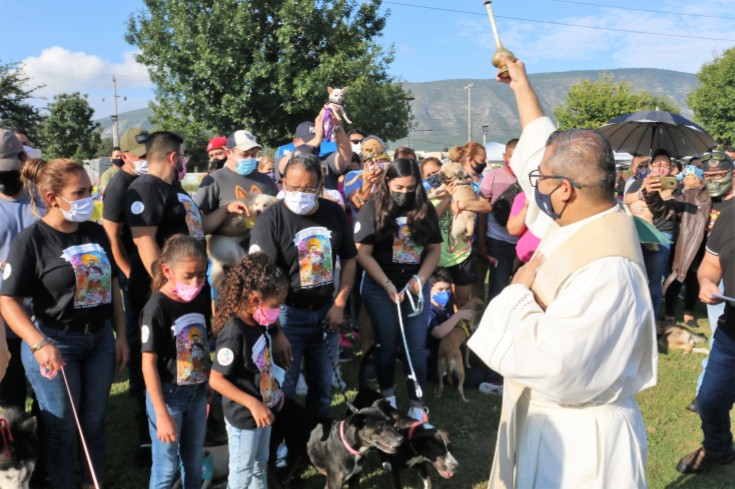  REALIZA ESCOBEDO BENDICIÓN DE MASCOTAS Y CAMINATA EN PARQUE LINEAL