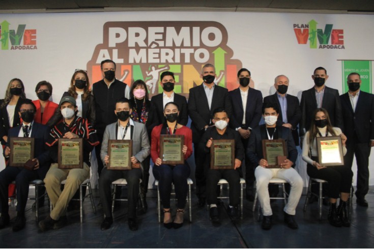  PREMIAN A JÓVENES DESTACADOS DE APODACA