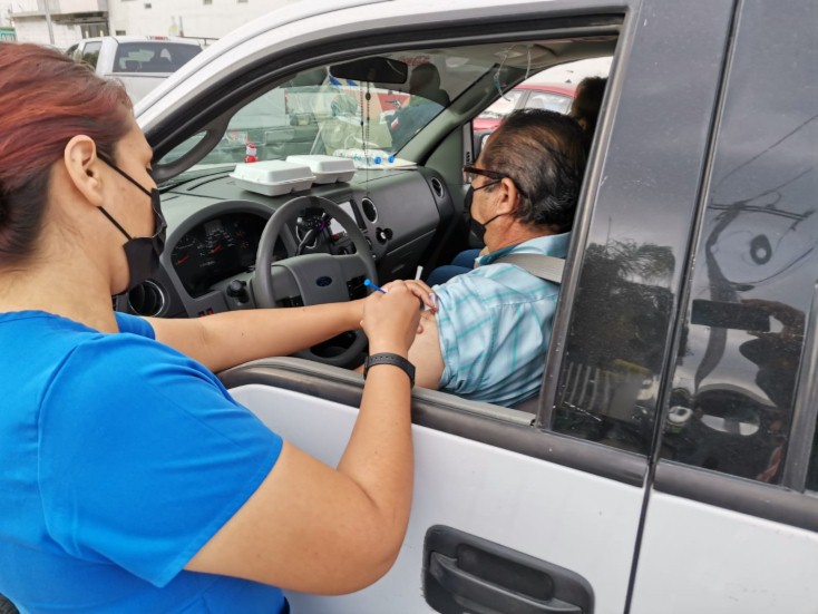  HABILITA APODACA ÁREAS DE DRIVE-THRU PARA ADULTOS CON PROBLEMAS DE MOVILIDAD