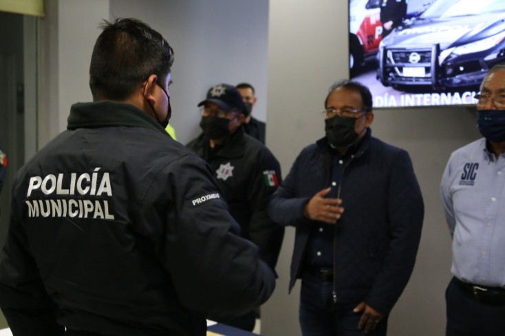  RECONOCE ESCOBEDO A POLICÍAS POR LOGROS, Y ANUNCIA INCREMENTO SALARIAL