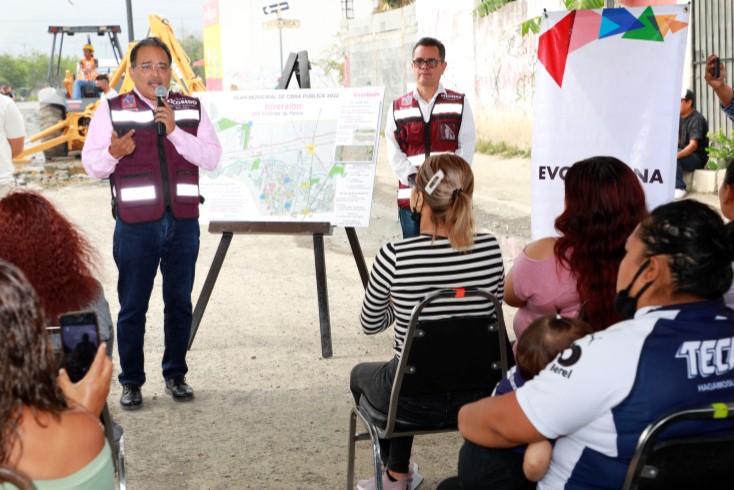  ARRANCA ESCOBEDO REHABILITACIÓN  DE CALLES EN LA COLONIA ALIANZA REAL